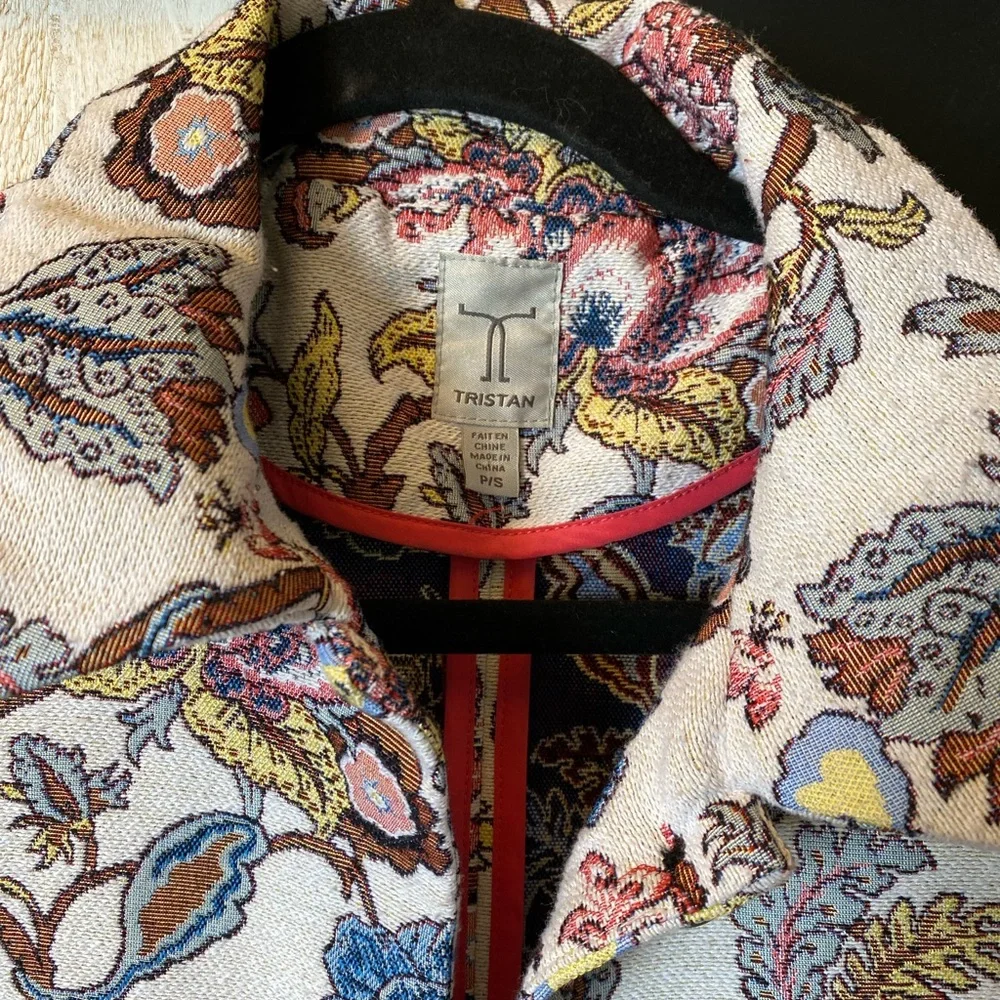 Small Tristin Floral Tapestry Quilted Coat - Picture 5 of 6